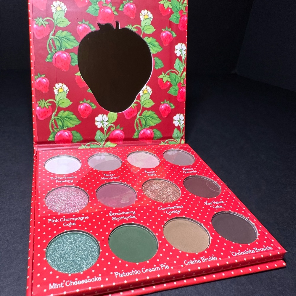 Strawberry Shortcake Eyelash Curler and Palette Set 🍓 - Picture 7 of 8
